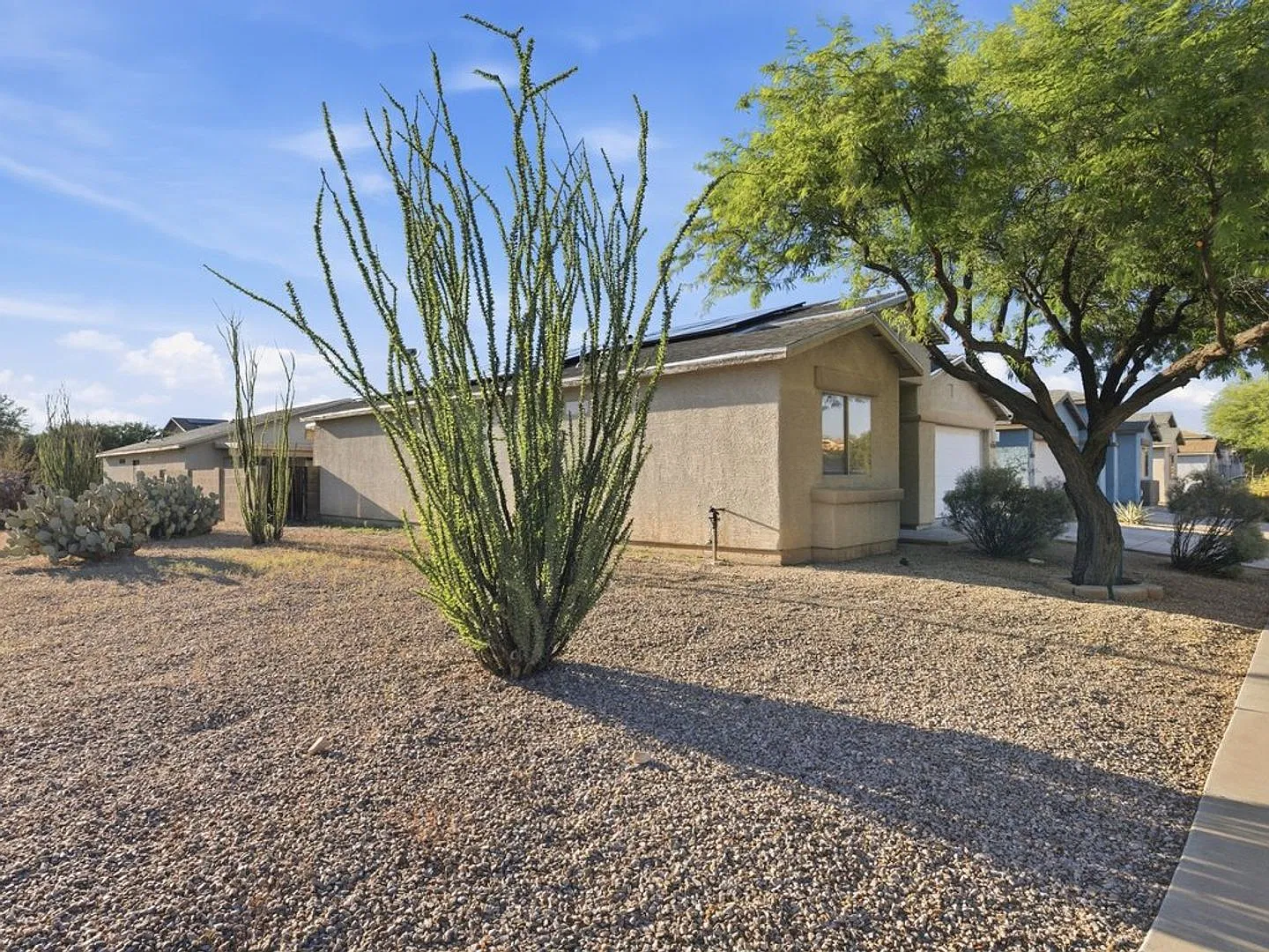 3 Bedroom 2 Bathroom with SOLAR ! — Photo 2