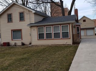 219 W 4th St, Pecatonica, IL