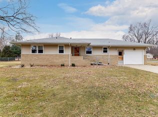 400 Stout Dr, Mackinaw, IL
