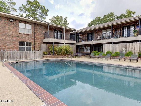3rd image of 112 Hillside Dr APT 27
