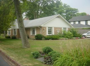 401 E Illinois Rd, Lake Forest, IL 60045