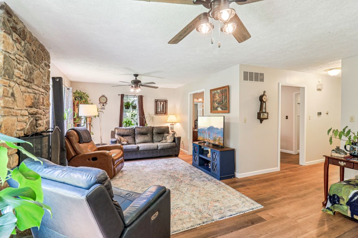 N Ridgeway Dr-S0207-009.jpg