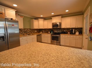 1021 Daniel Ct, Jacksonville, NC 28540