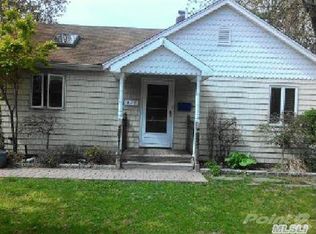 437 Bay 4th St, West Islip, NY 11795