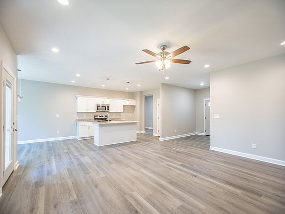 5th image of 1922 Seaborn Dr