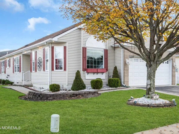 41 Winterton Drive, Toms River, NJ 08757