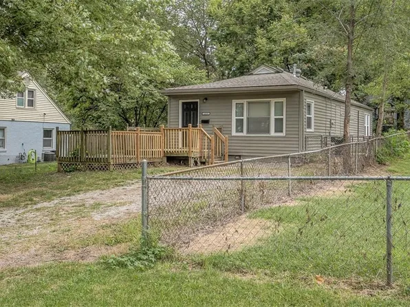 1315 N McCoy St, Independence, MO 64050