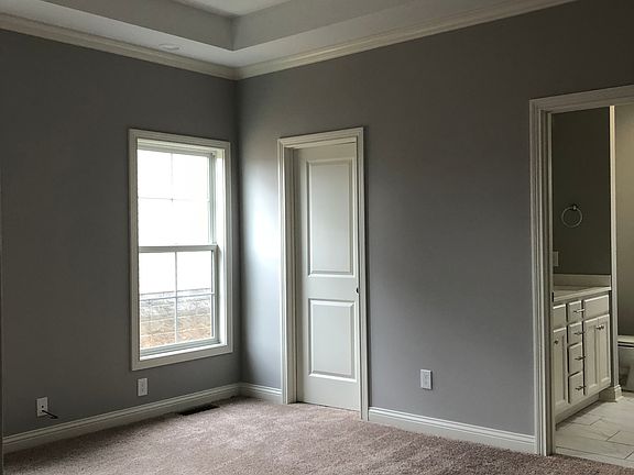 5th image of 696 Jennifer Dr