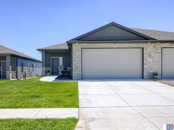 2771 Sheila Ln, Lincoln, NE 68516