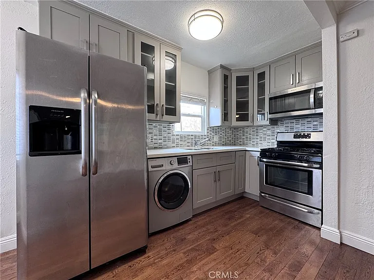 1325 Douglas St — Photo 7