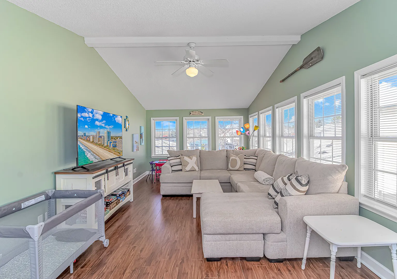 441 Oceanside Dr — Photo 3
