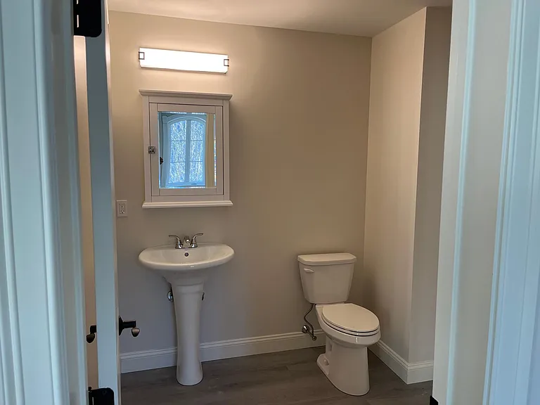 103 Thermos Ave #6 — Photo 4