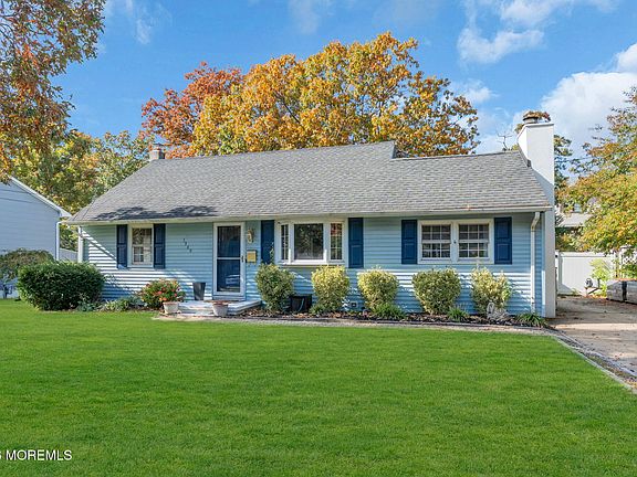 4th image of 1589 Forge Pond Road