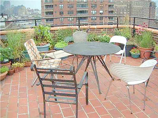 Rented by Buchbinder & Warren | media 2