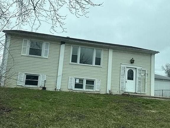 3rd image of 142 Adobe Cir