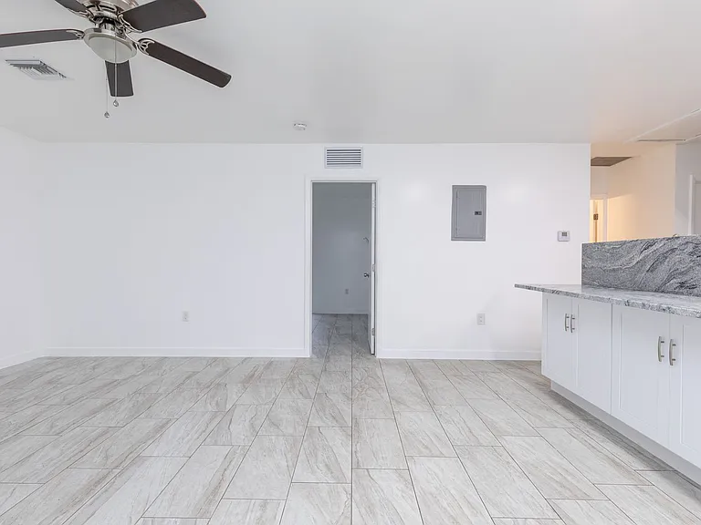 5918 Pierce St — Photo 11