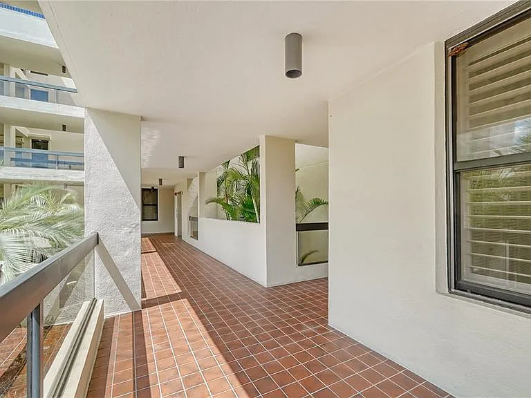 1930 Harbourside Dr #122 — Photo 4