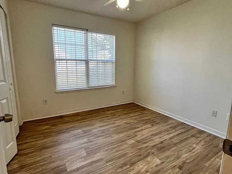 715 Sark Dr — Photo 18