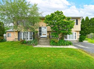 404 N Putnam Ave, Lindenhurst, NY