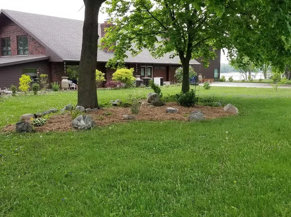 1084 Clubhouse Dr, Lake Isabella, MI 48893