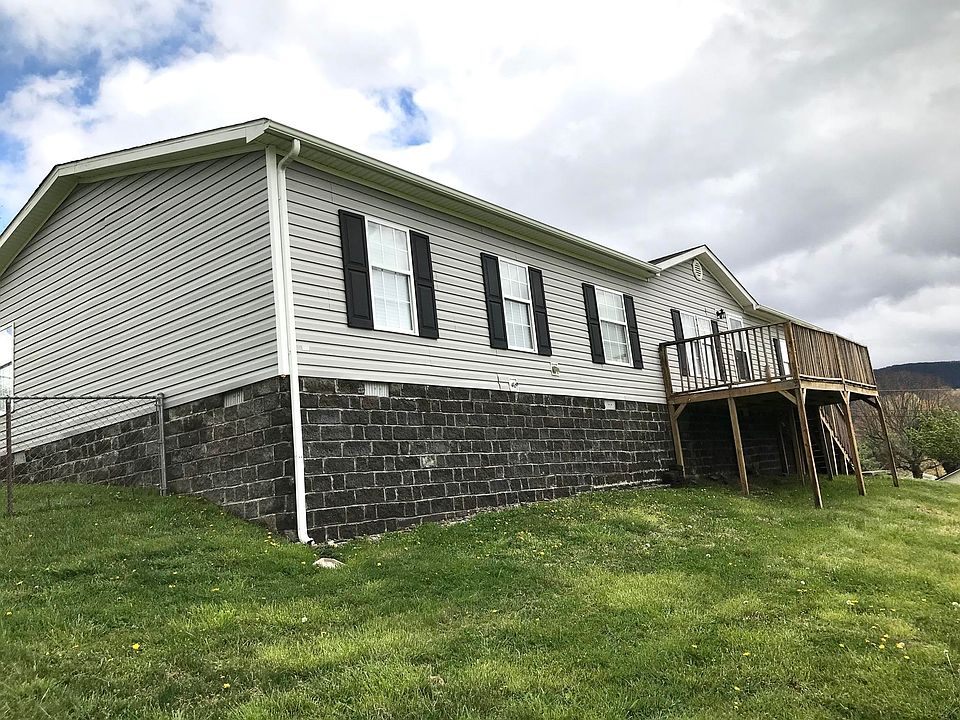 1st image of 692 Dillion St