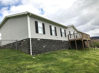 692 Dillion St, Cedar Bluff, VA 24609