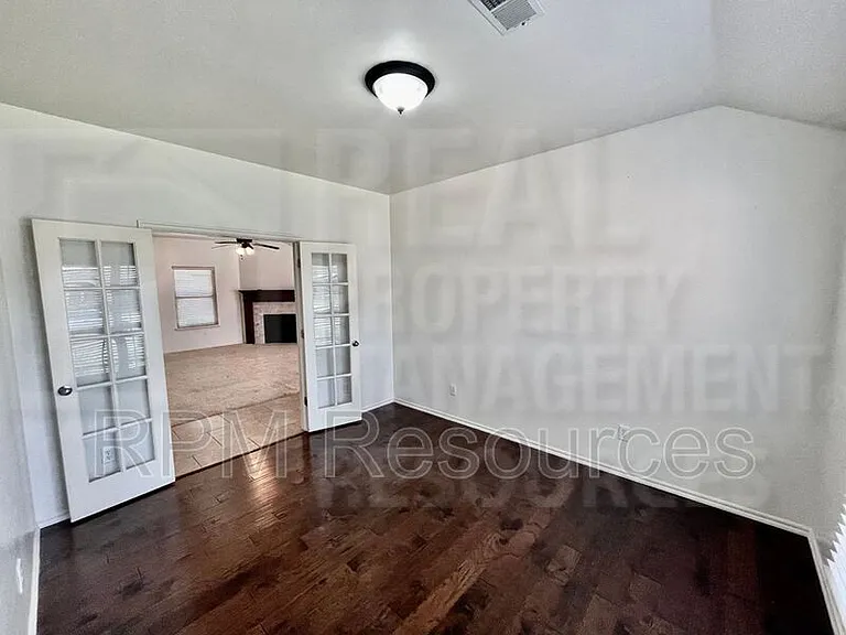 10913 SW 30th St — Photo 18