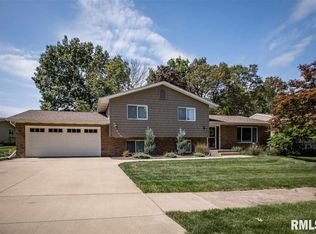 2915 55th Street Ct, Moline, IL 61265