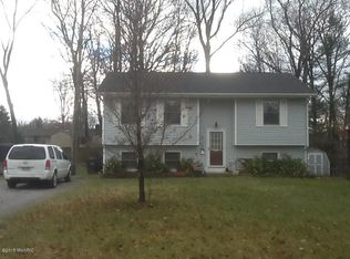 15952 Scotts Cir, Grand Haven, MI 49417