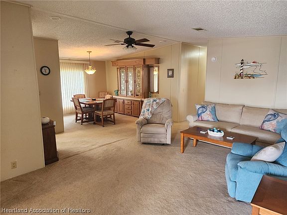 3rd image of 32 Venetian Pkwy