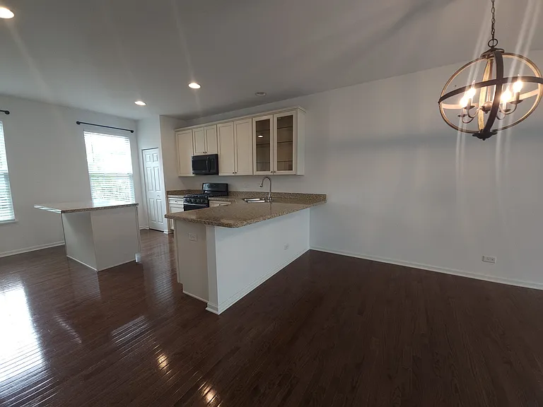 95 Valencia Pkwy — Photo 57