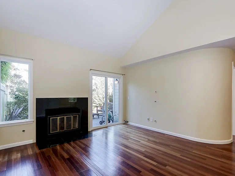 216 Greenview Dr — Photo 8