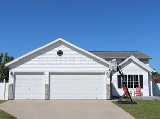 3324 39th St S, Moorhead, MN