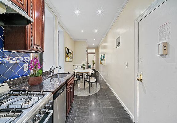 4th image of 241 W 109th St Basement 1