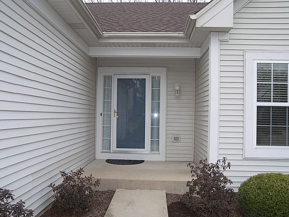 3rd image of 448 Oak Grove Cir