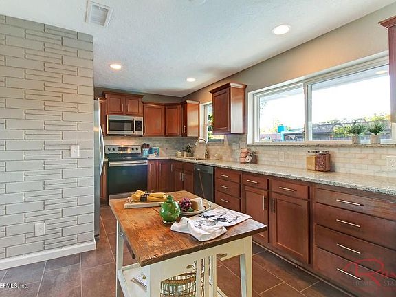 5th image of 11621 Marina Dr