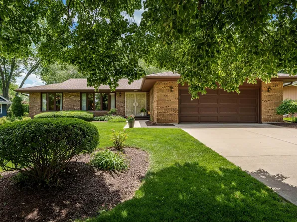 5703 Vineyard Ln, Rockford, IL 61114