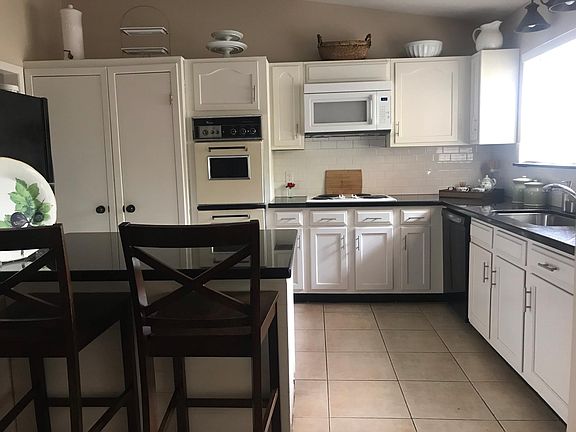 4th image of 2209 Emerald Lake Dr