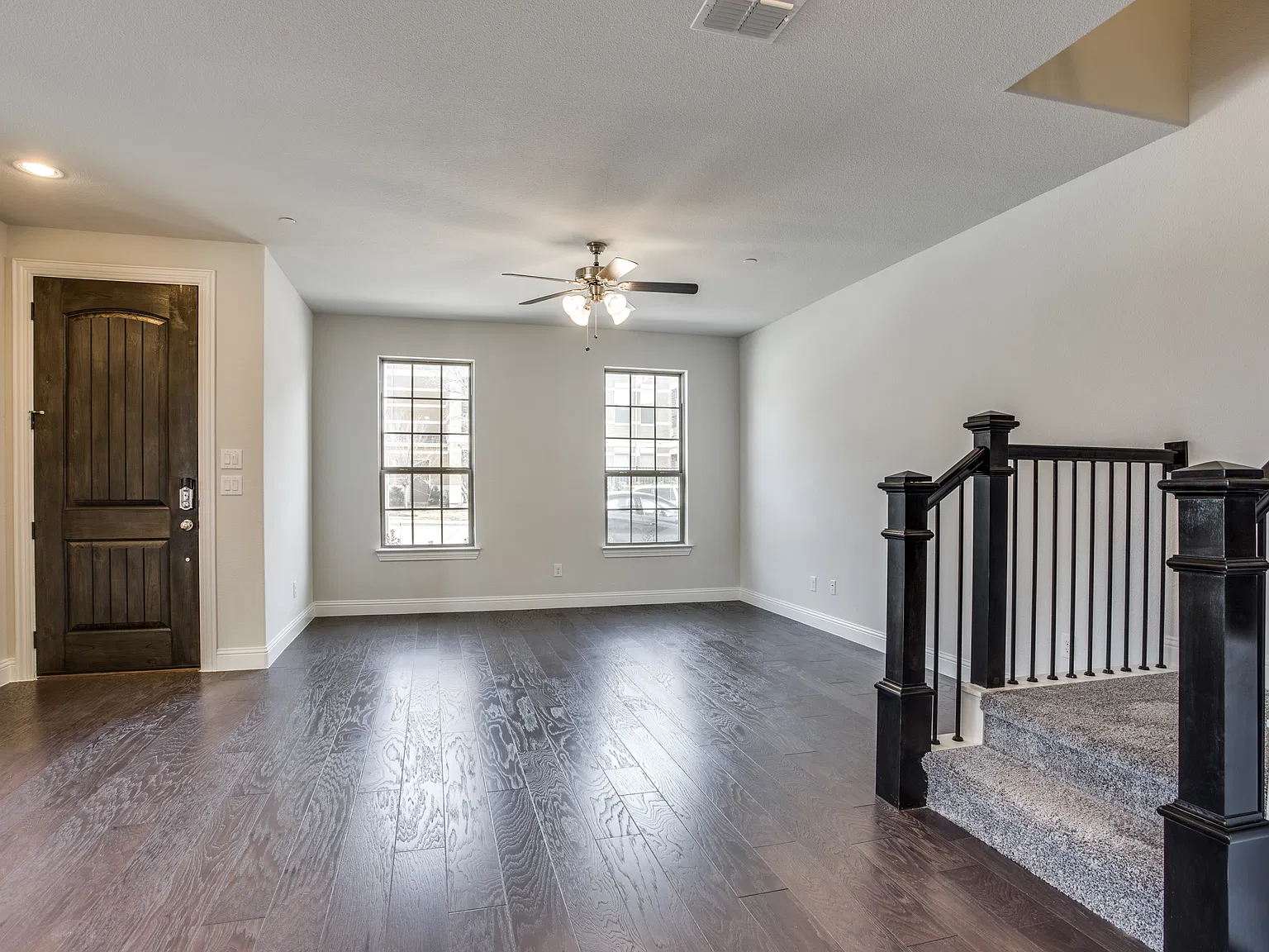 3 bed, 2.5 bath, 1856 sqft, $2,495 — Photo 2