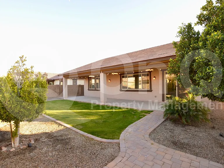 2814 E Quenton St — Photo 22