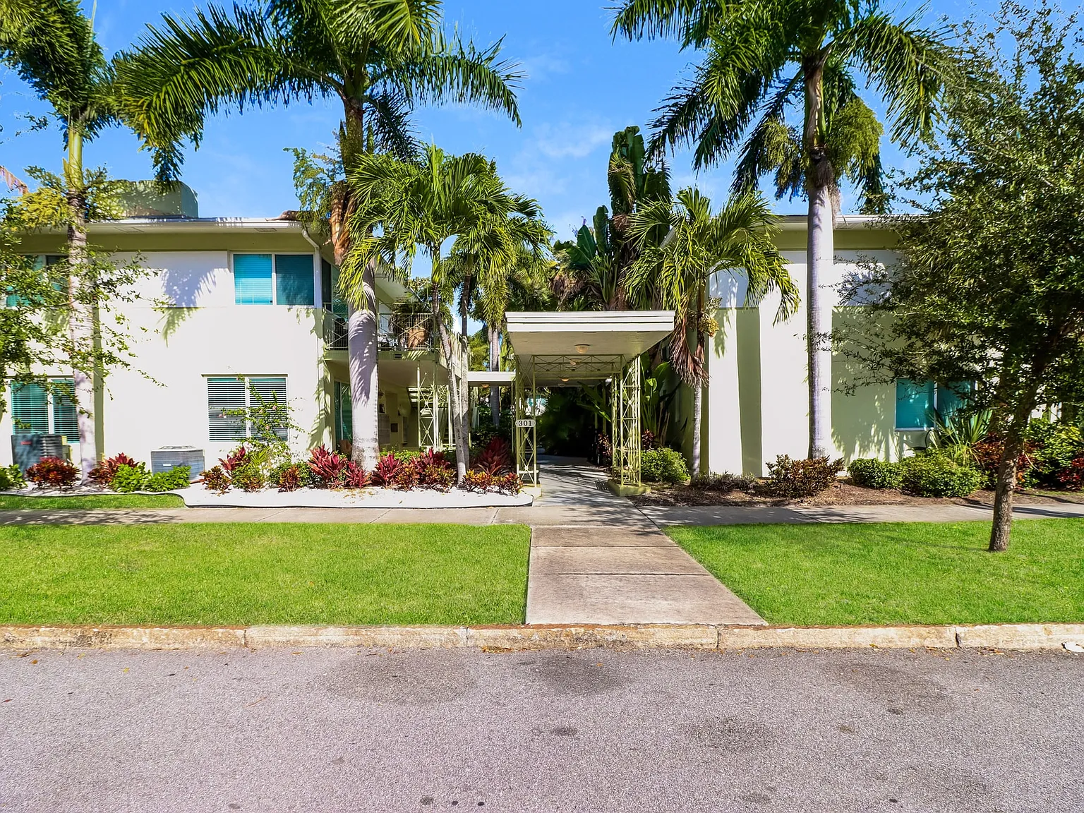 301 4th Ave N, St Petersburg, FL 33701 — Photo 1