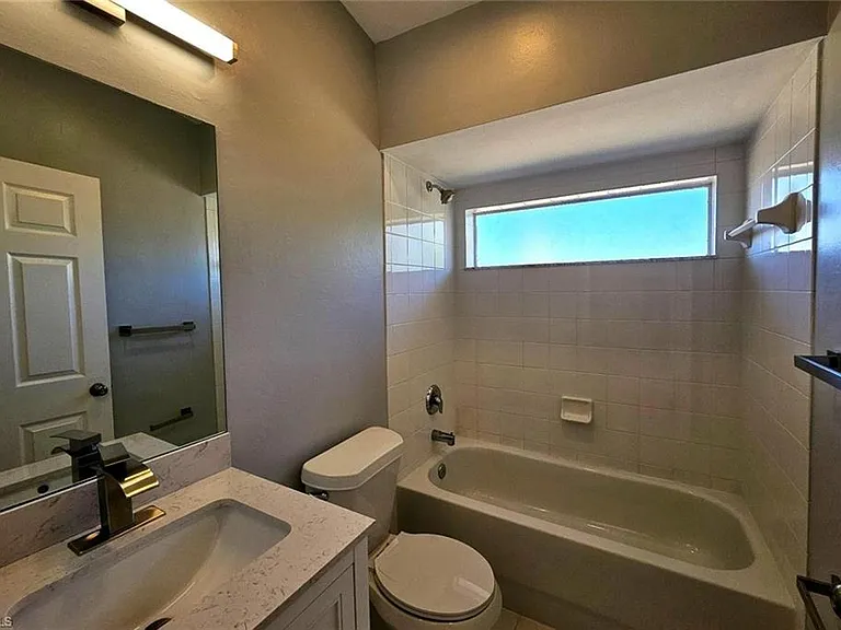 3012 40th St SW — Photo 16