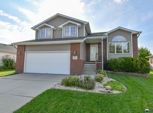 5721 Bridle Ln, Lincoln, NE 68516