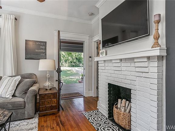 4th image of 2103 Park St