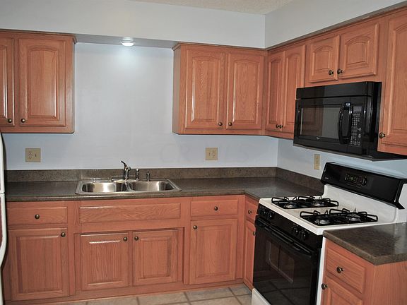 4th image of 549 Braxton Pl E