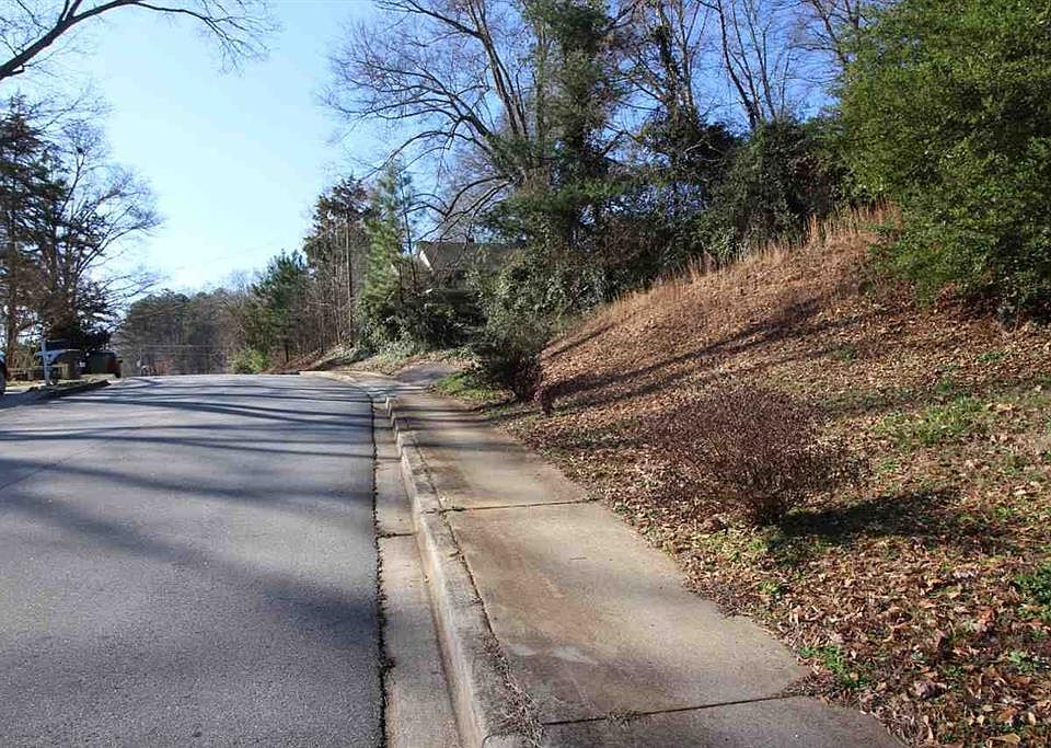 2nd image of 515 Forest Ln