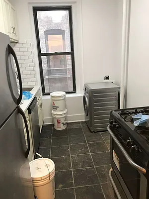 Rented by Salon Realty Corp | media 15