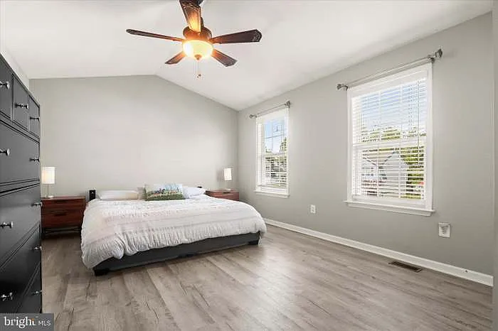 239 Bishops Glen Dr — Photo 3