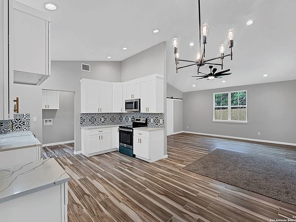 4th image of 1318 WILLOW DR