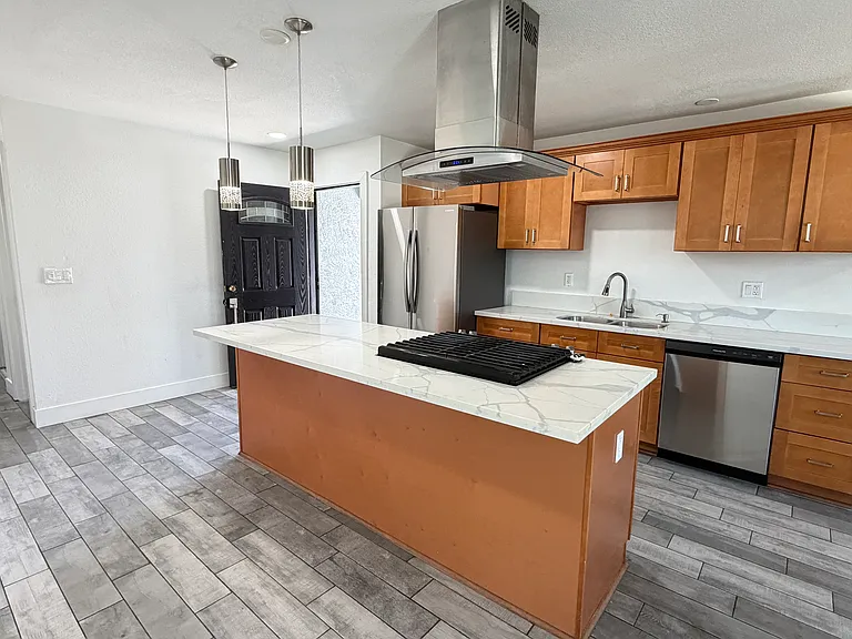 5108 Clark St — Photo 4